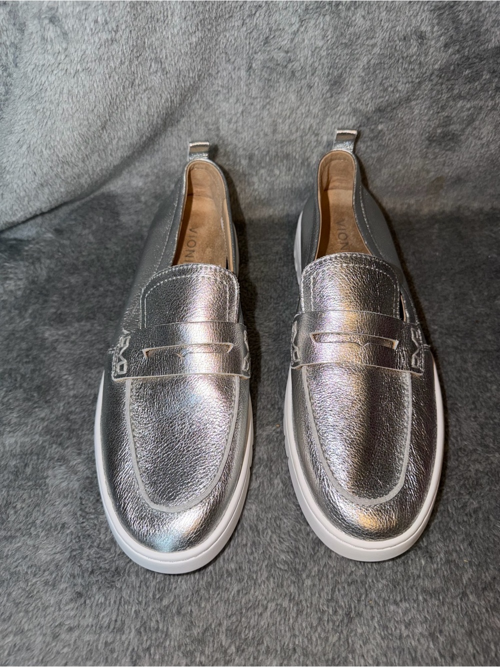 Vionic Uptown Loafers Leather Soft Silver Size 10. No box